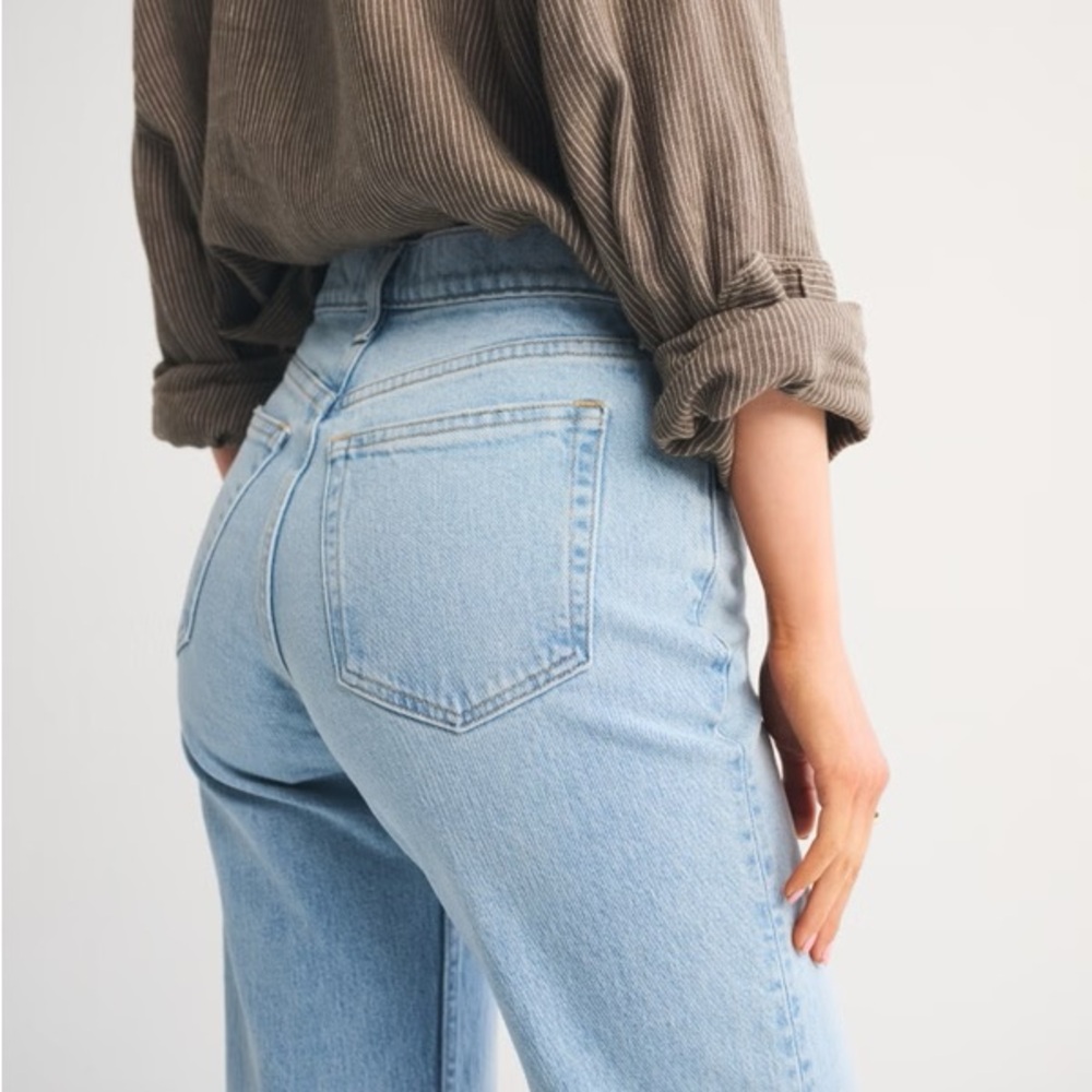 Abercrombie High Rise 90s Relaxed Jean light wash 27LONG - Picture 4 of 9